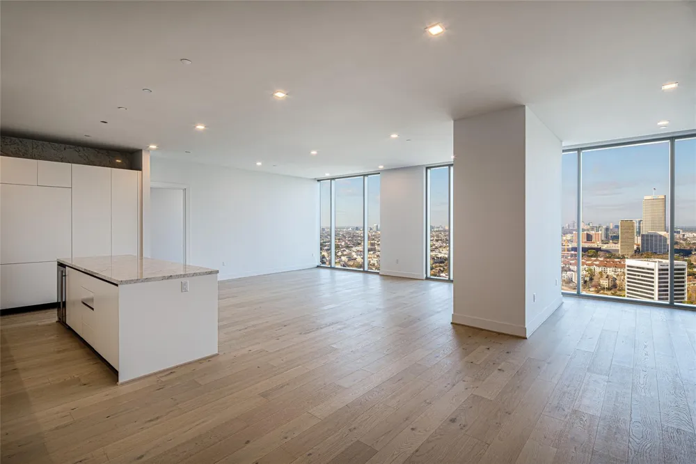 1711 Allen Parkway #2602 Houston, TX 77019