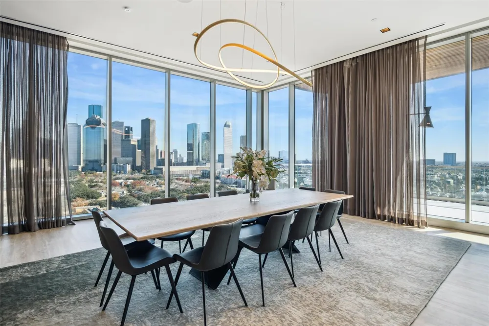 1711 Allen Parkway #2602 Houston, TX 77019