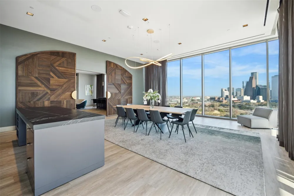 1711 Allen Parkway #2602 Houston, TX 77019