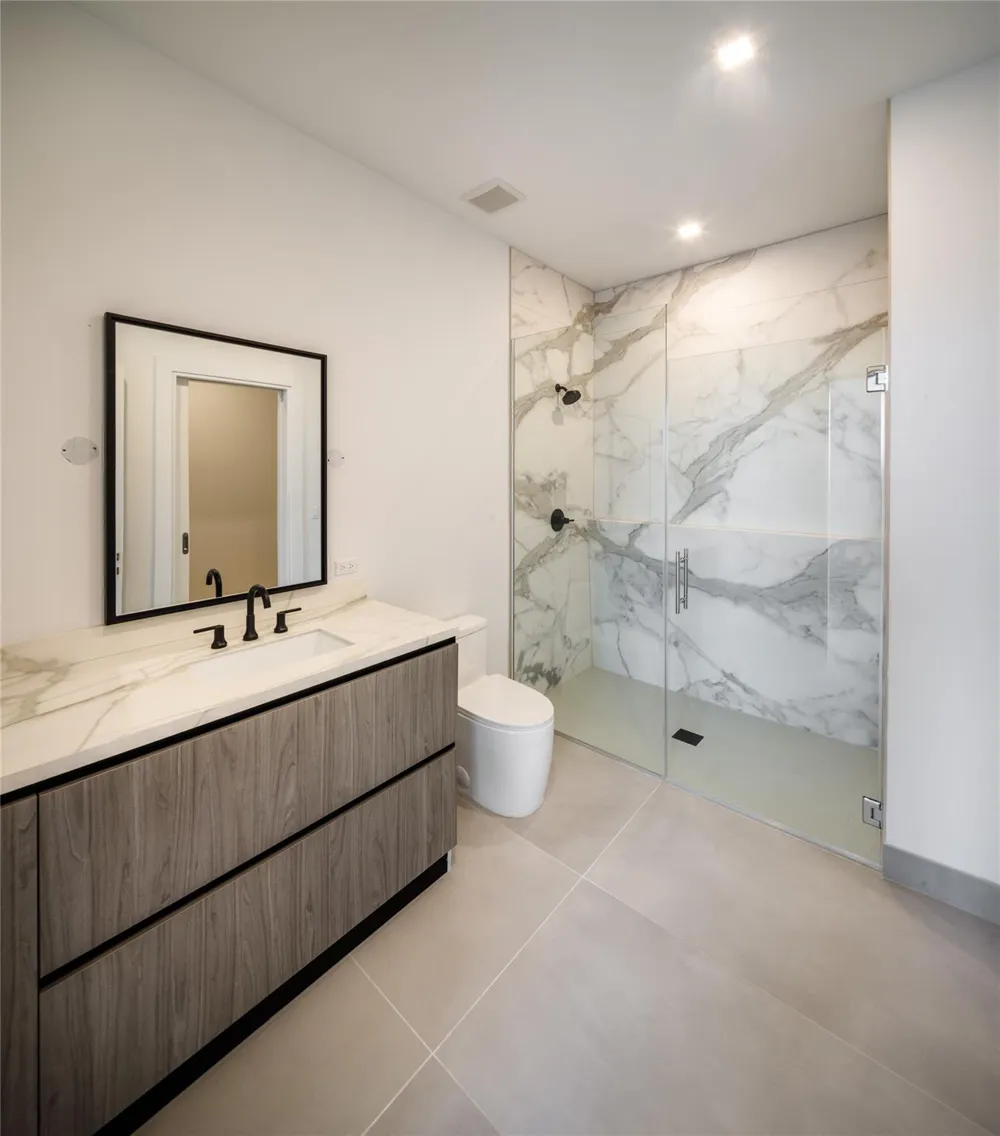 1711 Allen Parkway #2602 Houston, TX 77019