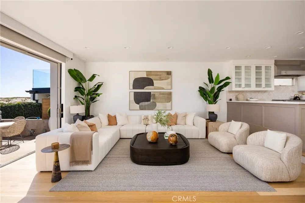 7204 W Oceanfront Newport Beach, CA 92663
