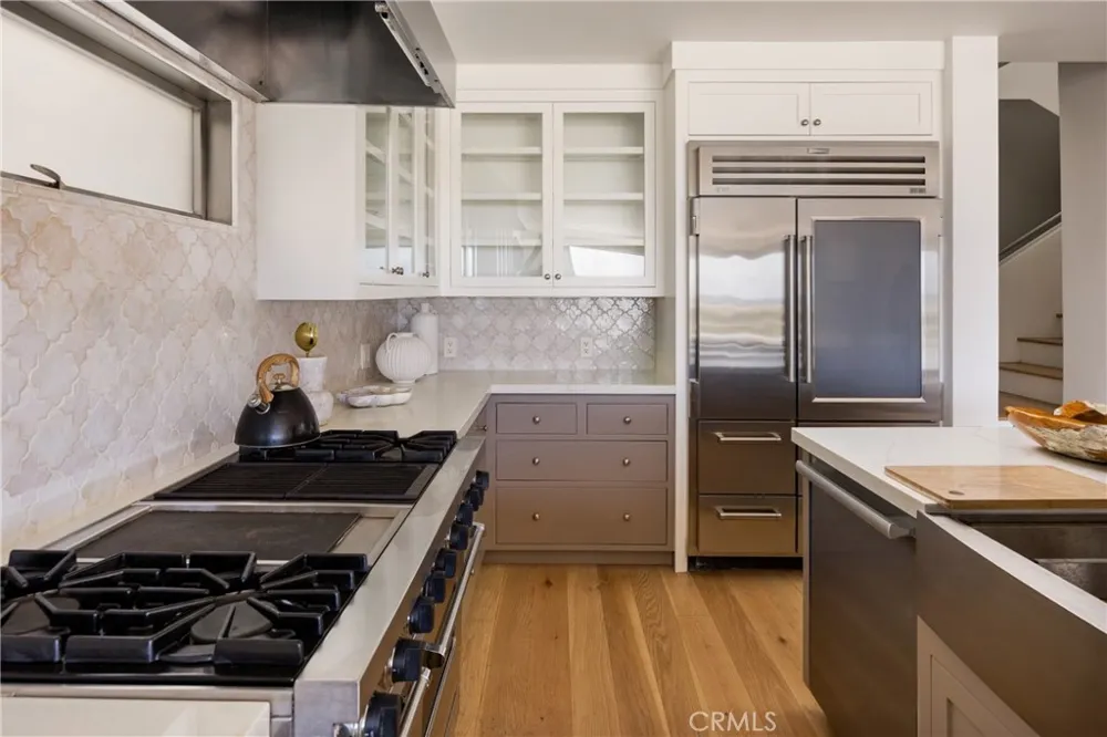 7204 W Oceanfront Newport Beach, CA 92663