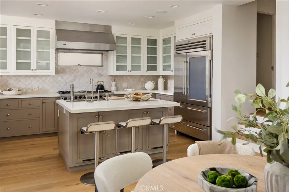7204 W Oceanfront Newport Beach, CA 92663