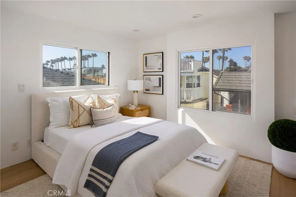 7204 W Oceanfront Newport Beach, CA 92663