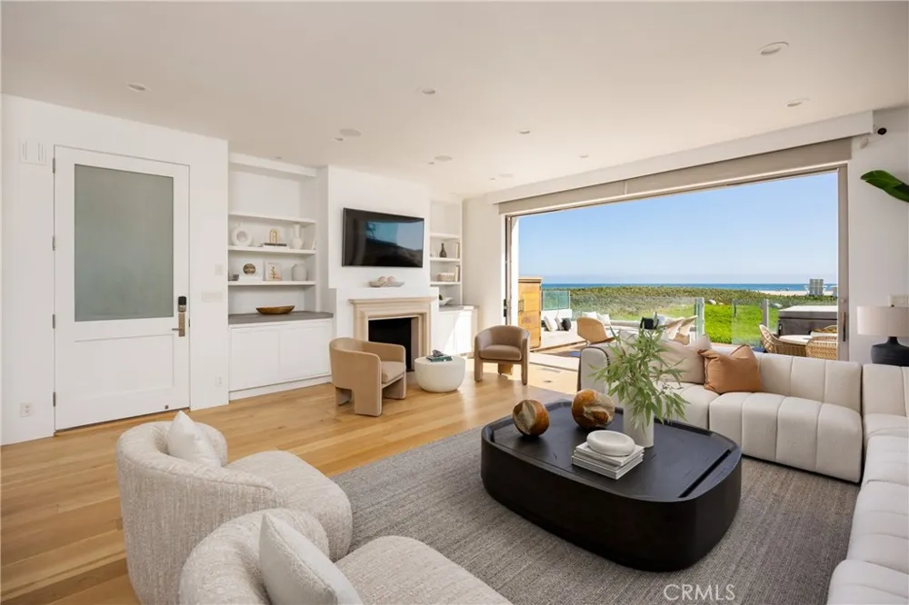 7204 W Oceanfront Newport Beach, CA 92663