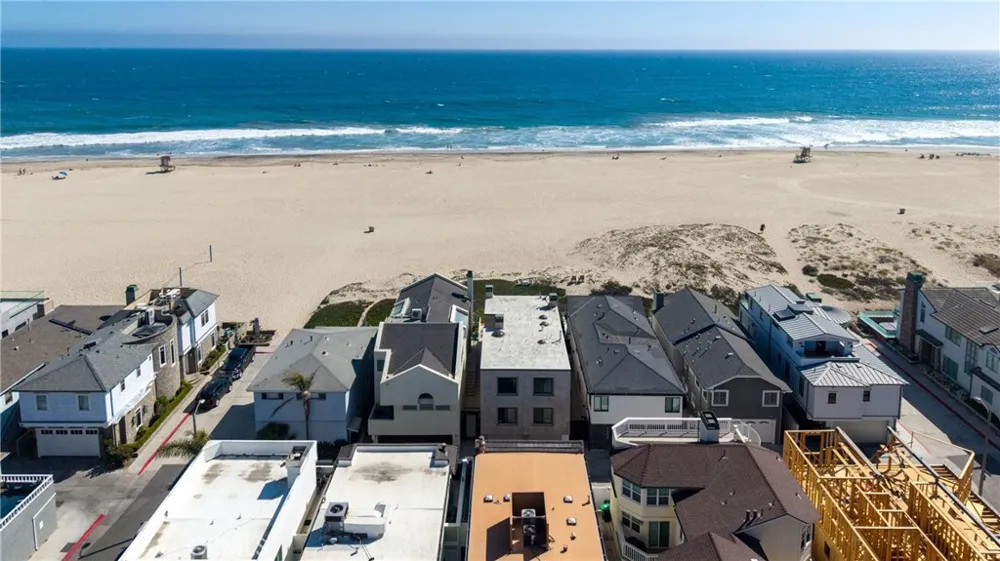7204 W Oceanfront Newport Beach, CA 92663