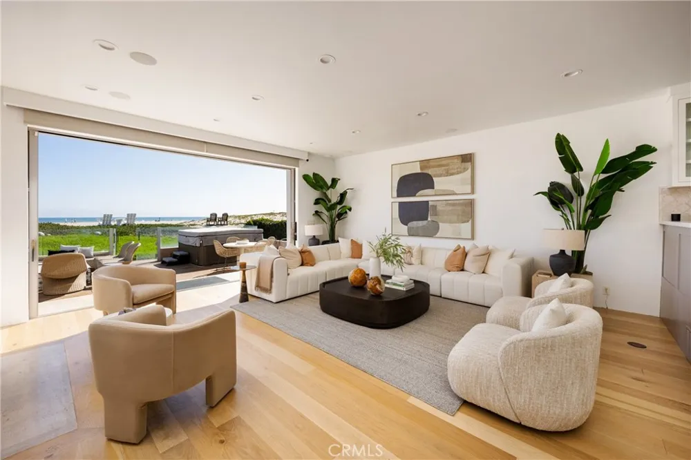 7204 W Oceanfront Newport Beach, CA 92663