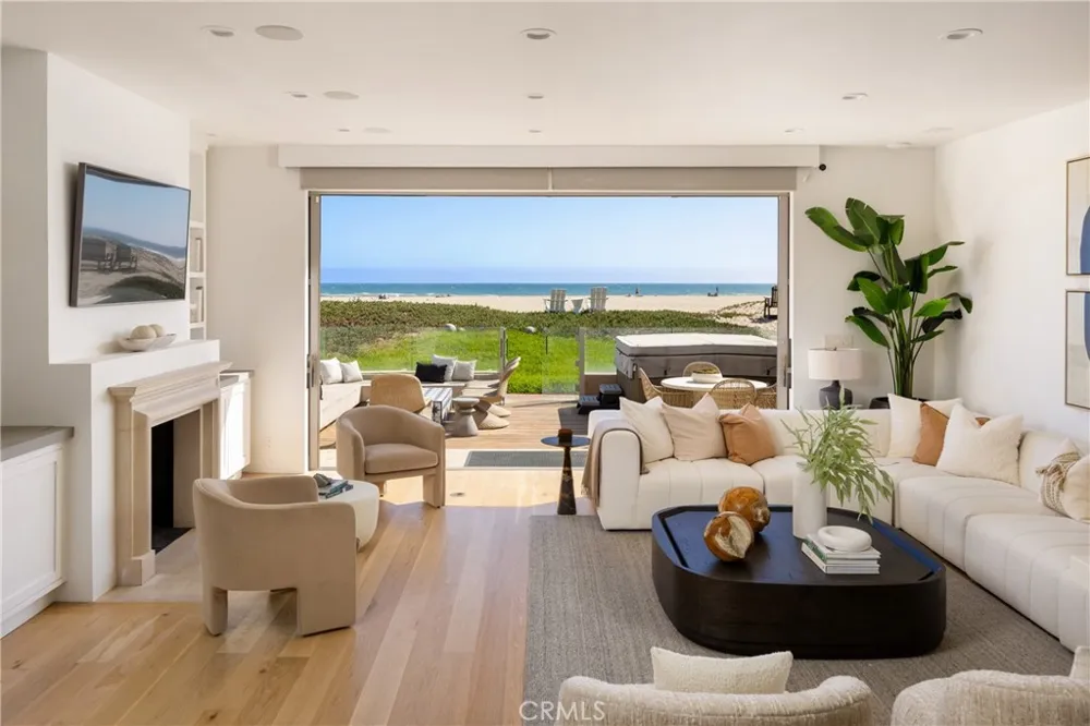 7204 W Oceanfront Newport Beach, CA 92663