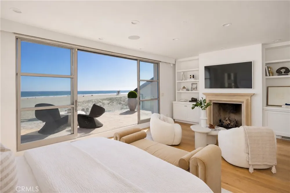 7204 W Oceanfront Newport Beach, CA 92663