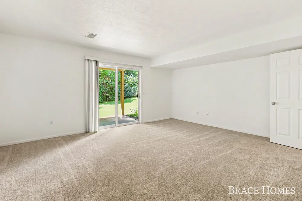 1776 Grand Court NE Grand Rapids, MI 49525