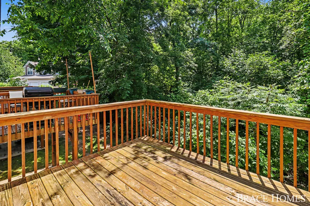 1776 Grand Court NE Grand Rapids, MI 49525