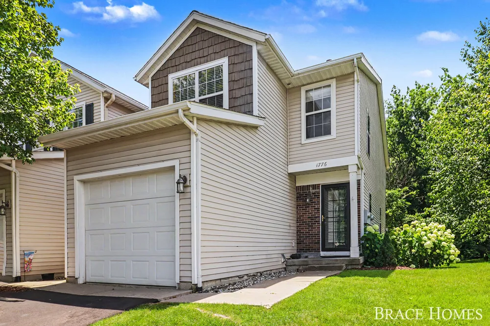 1776 Grand Court NE Grand Rapids, MI 49525