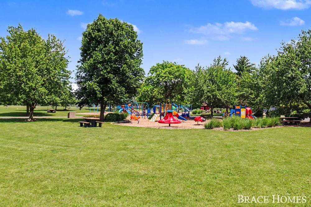 1776 Grand Court NE Grand Rapids, MI 49525