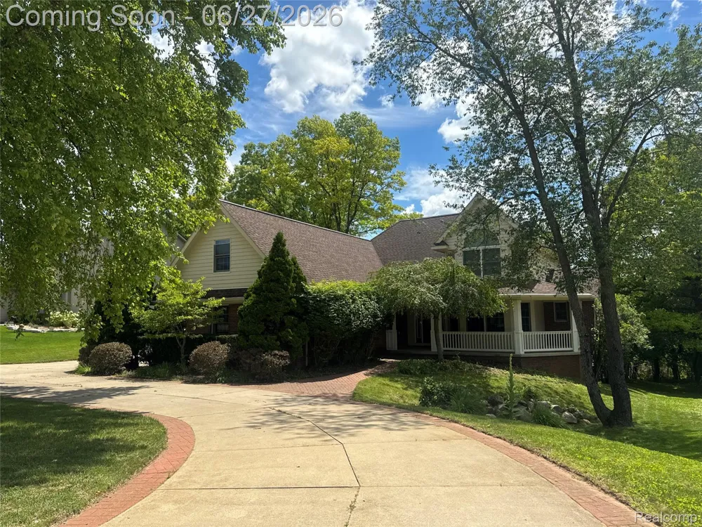 9015 Huron Bluffs Drive White Lake Charter Township, MI 48386