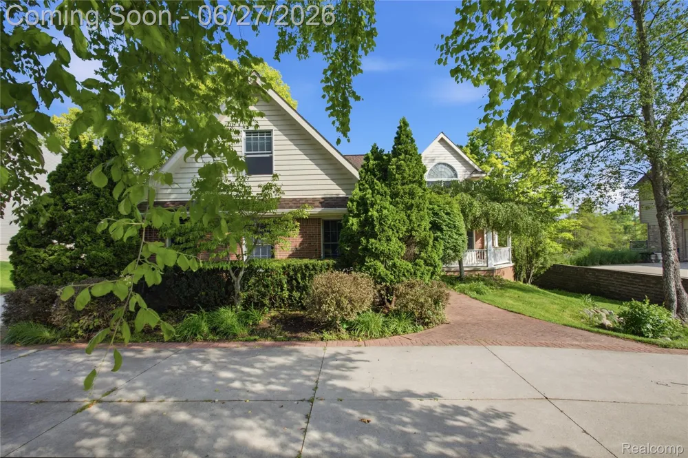 9015 Huron Bluffs Drive White Lake Charter Township, MI 48386