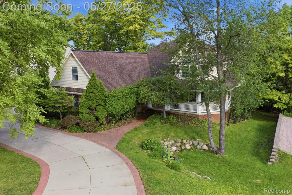 9015 Huron Bluffs Drive White Lake Charter Township, MI 48386