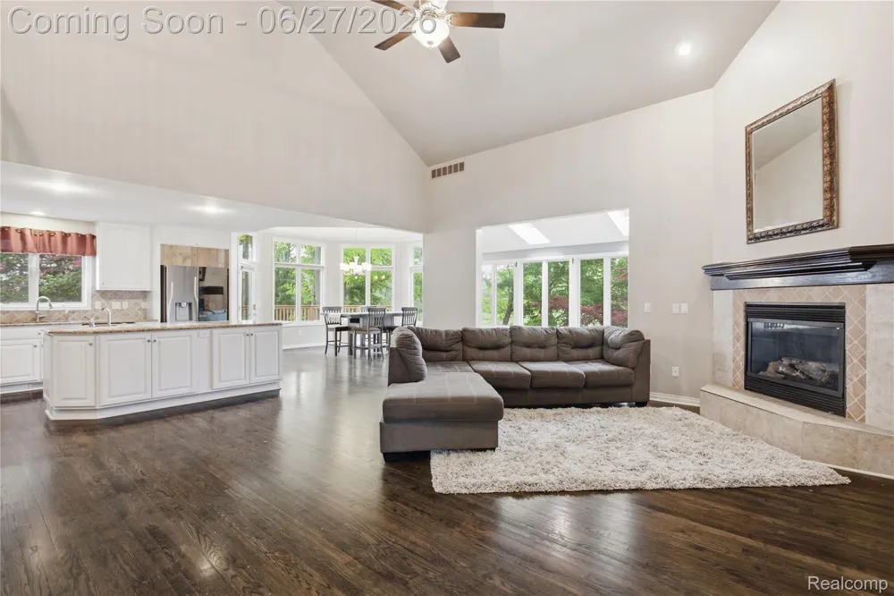 9015 Huron Bluffs Drive White Lake Charter Township, MI 48386