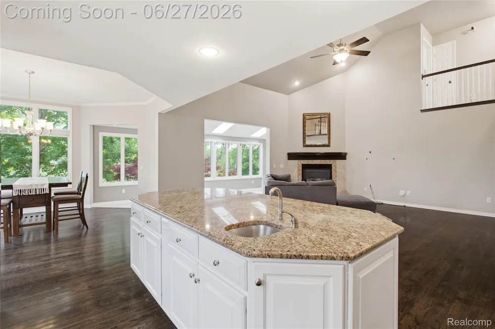 9015 Huron Bluffs Drive White Lake Charter Township, MI 48386