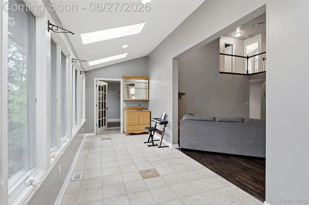 9015 Huron Bluffs Drive White Lake Charter Township, MI 48386
