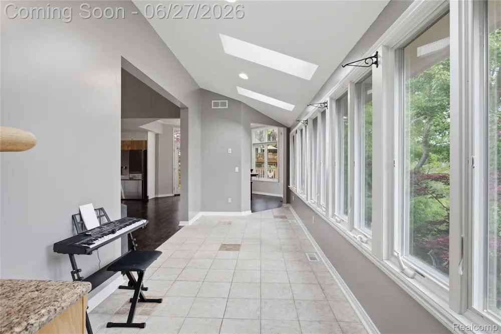 9015 Huron Bluffs Drive White Lake Charter Township, MI 48386