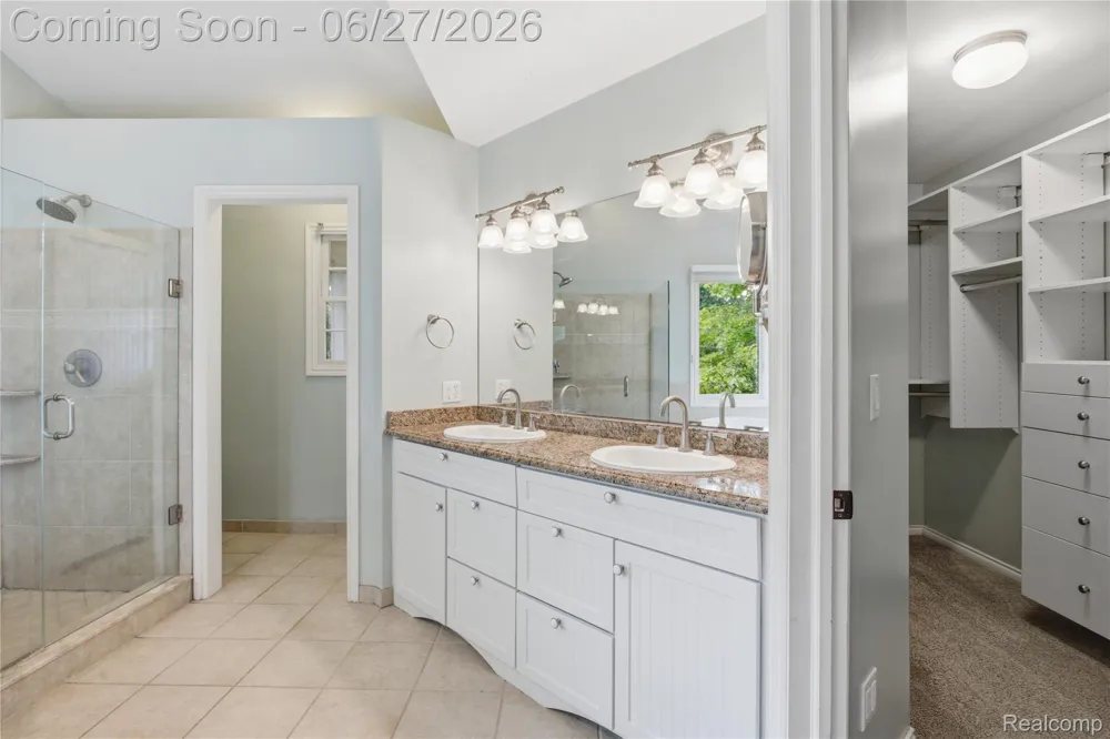9015 Huron Bluffs Drive White Lake Charter Township, MI 48386