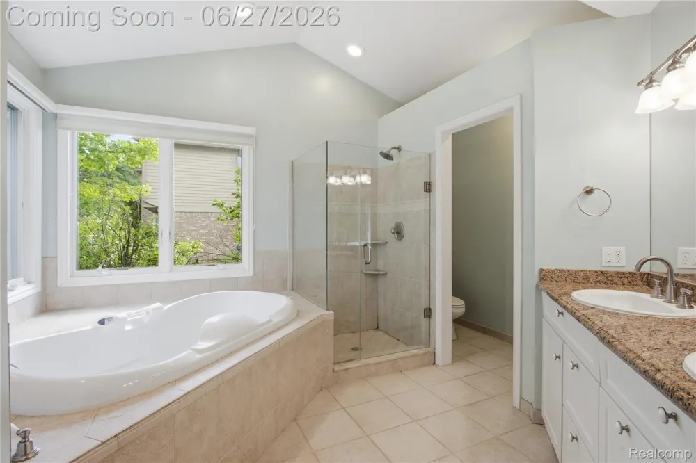 9015 Huron Bluffs Drive White Lake Charter Township, MI 48386