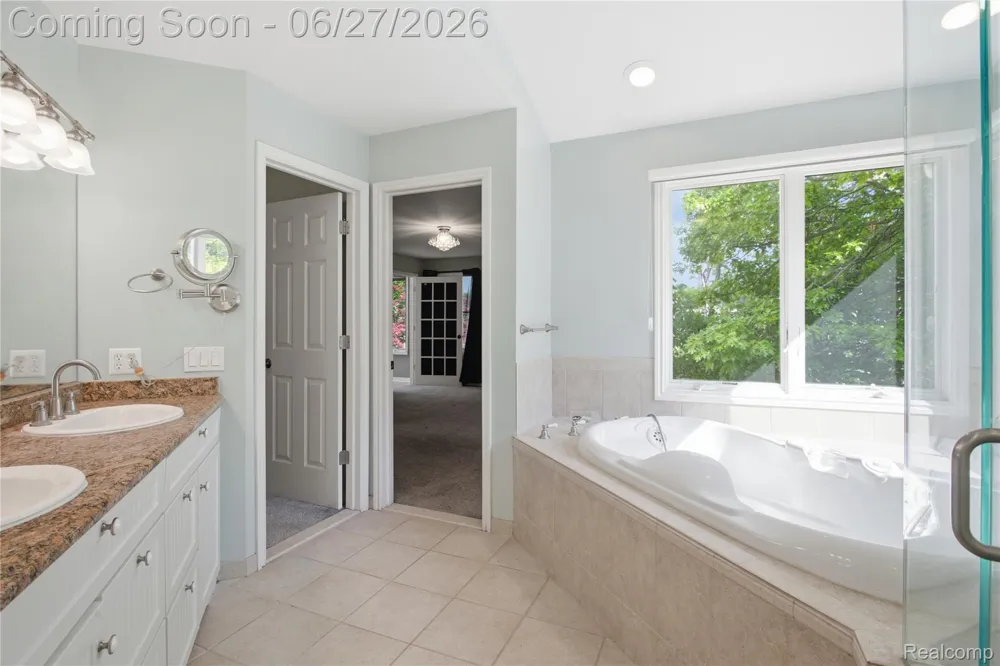 9015 Huron Bluffs Drive White Lake Charter Township, MI 48386