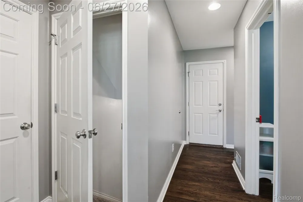 9015 Huron Bluffs Drive White Lake Charter Township, MI 48386