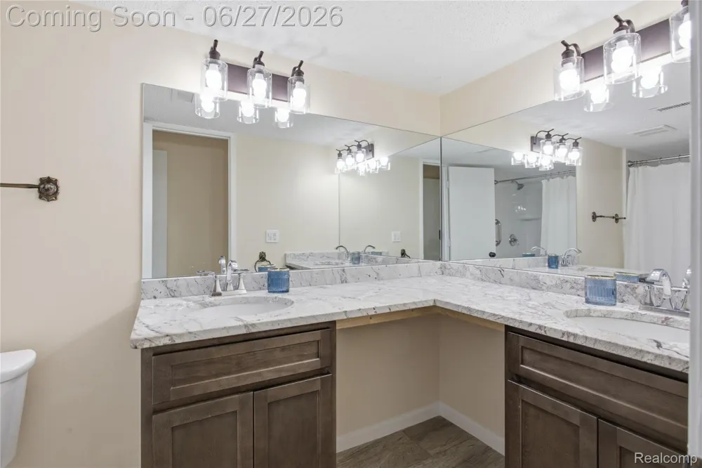 9015 Huron Bluffs Drive White Lake Charter Township, MI 48386