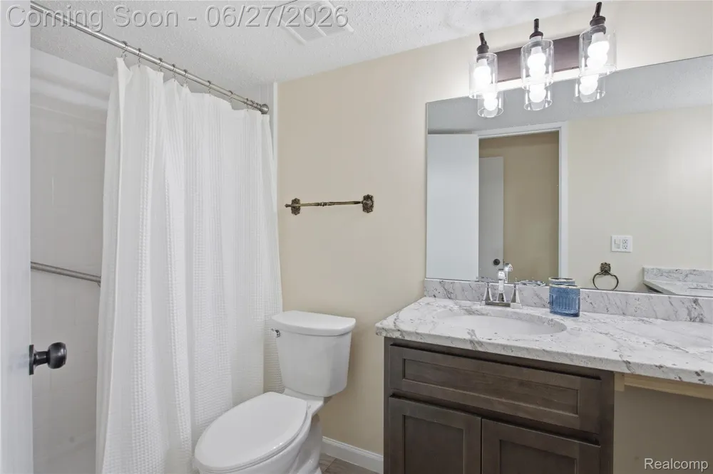 9015 Huron Bluffs Drive White Lake Charter Township, MI 48386