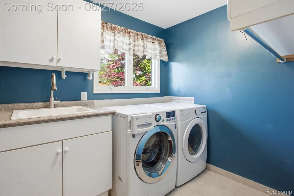 9015 Huron Bluffs Drive White Lake Charter Township, MI 48386