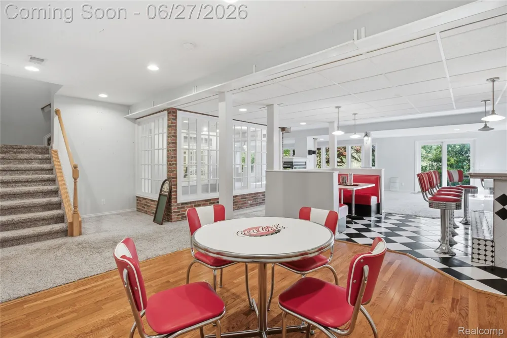 9015 Huron Bluffs Drive White Lake Charter Township, MI 48386