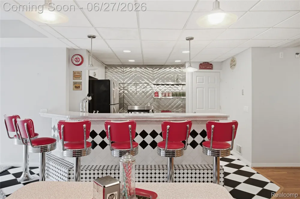 9015 Huron Bluffs Drive White Lake Charter Township, MI 48386