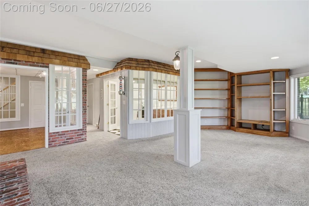 9015 Huron Bluffs Drive White Lake Charter Township, MI 48386