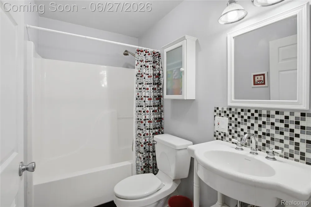 9015 Huron Bluffs Drive White Lake Charter Township, MI 48386