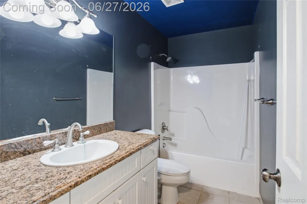 9015 Huron Bluffs Drive White Lake Charter Township, MI 48386