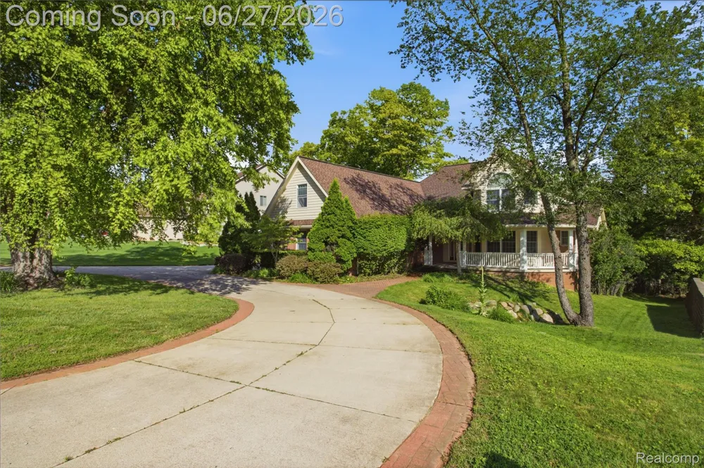 9015 Huron Bluffs Drive White Lake Charter Township, MI 48386