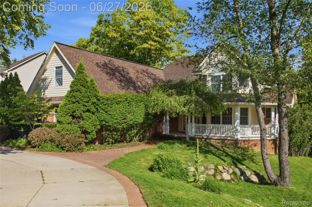 9015 Huron Bluffs Drive White Lake Charter Township, MI 48386
