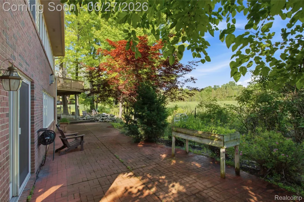 9015 Huron Bluffs Drive White Lake Charter Township, MI 48386