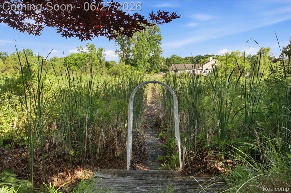 9015 Huron Bluffs Drive White Lake Charter Township, MI 48386