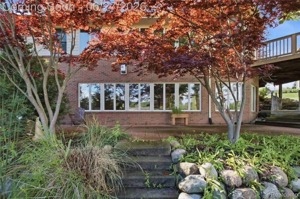 9015 Huron Bluffs Drive White Lake Charter Township, MI 48386