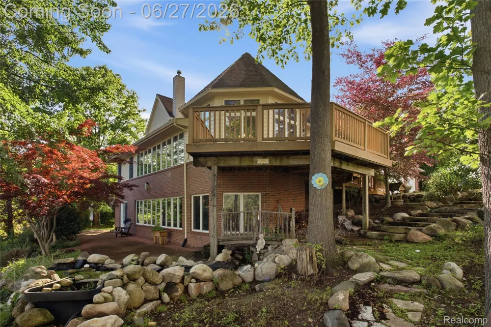 9015 Huron Bluffs Drive White Lake Charter Township, MI 48386