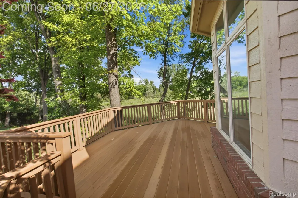 9015 Huron Bluffs Drive White Lake Charter Township, MI 48386