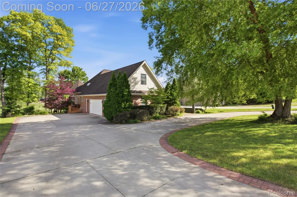 9015 Huron Bluffs Drive White Lake Charter Township, MI 48386