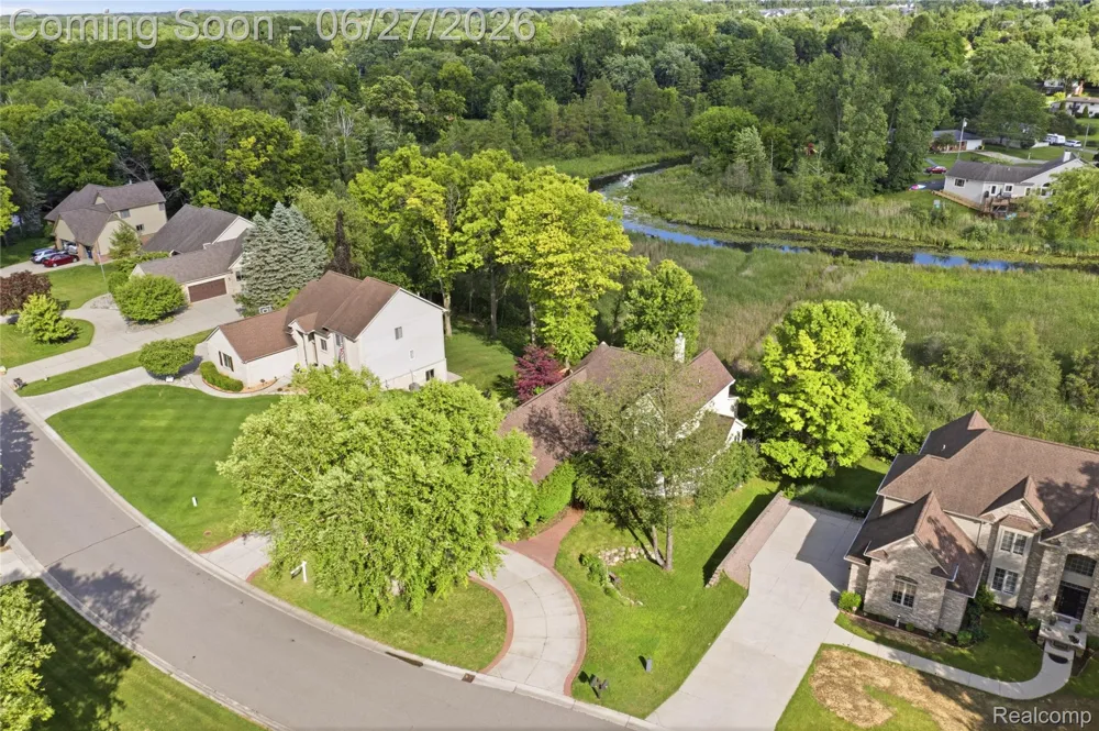 9015 Huron Bluffs Drive White Lake Charter Township, MI 48386