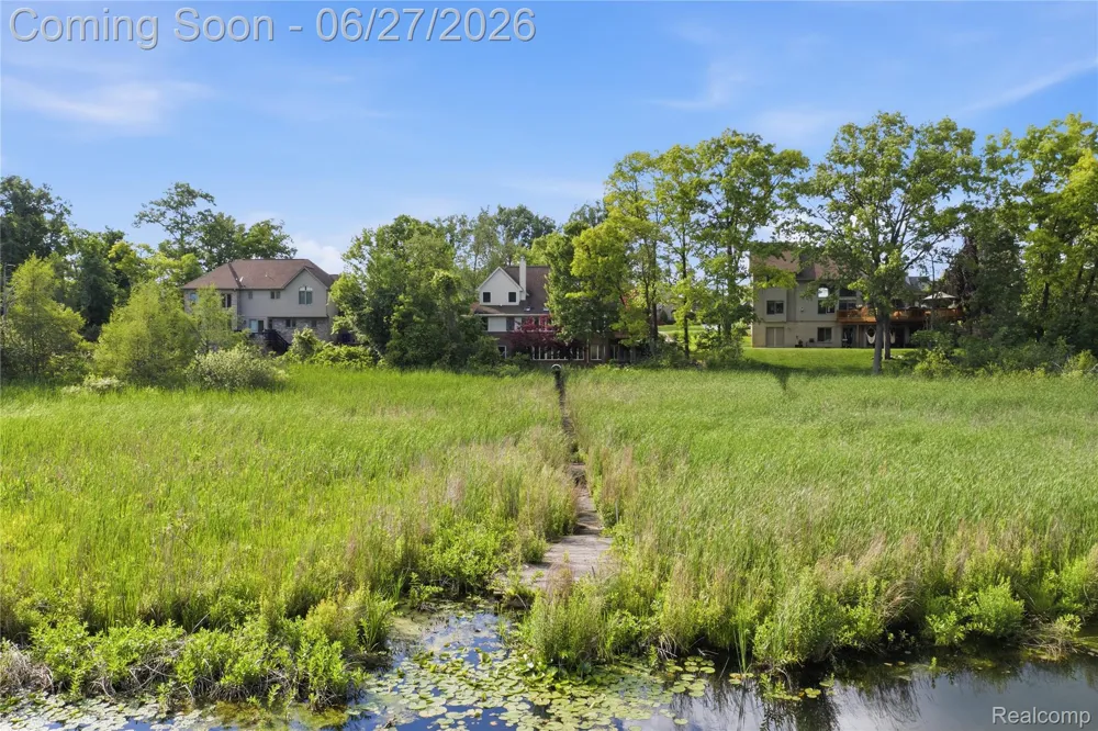 9015 Huron Bluffs Drive White Lake Charter Township, MI 48386