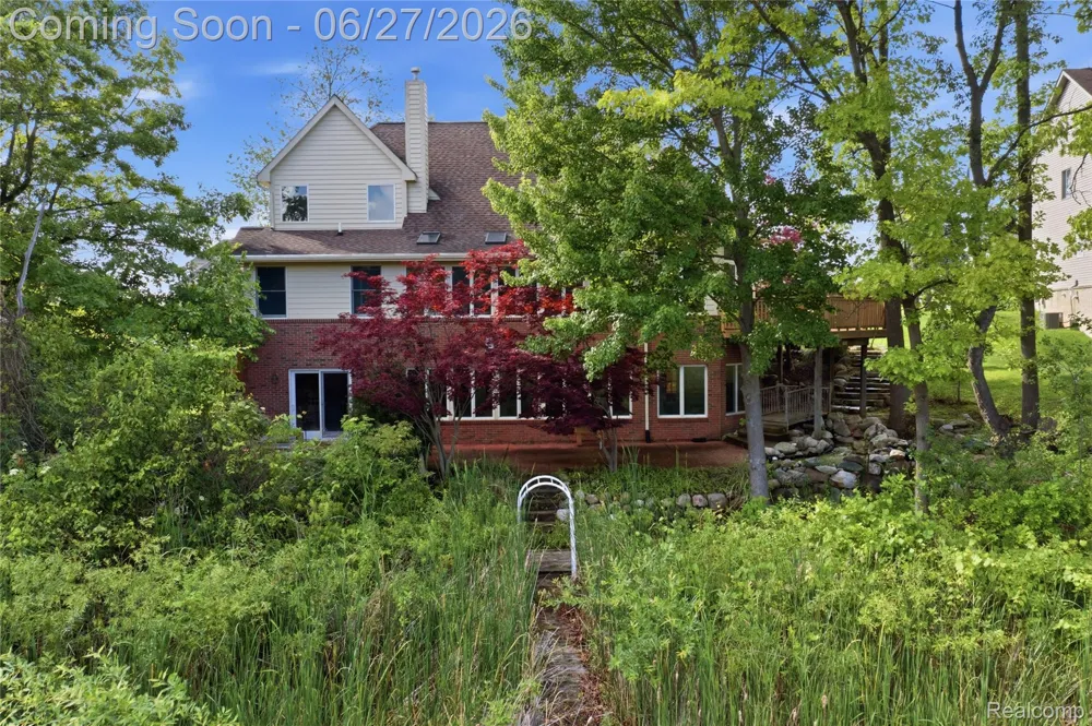 9015 Huron Bluffs Drive White Lake Charter Township, MI 48386