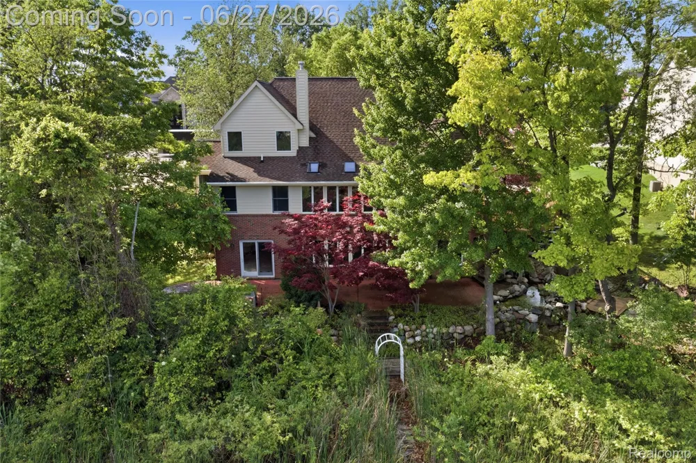 9015 Huron Bluffs Drive White Lake Charter Township, MI 48386