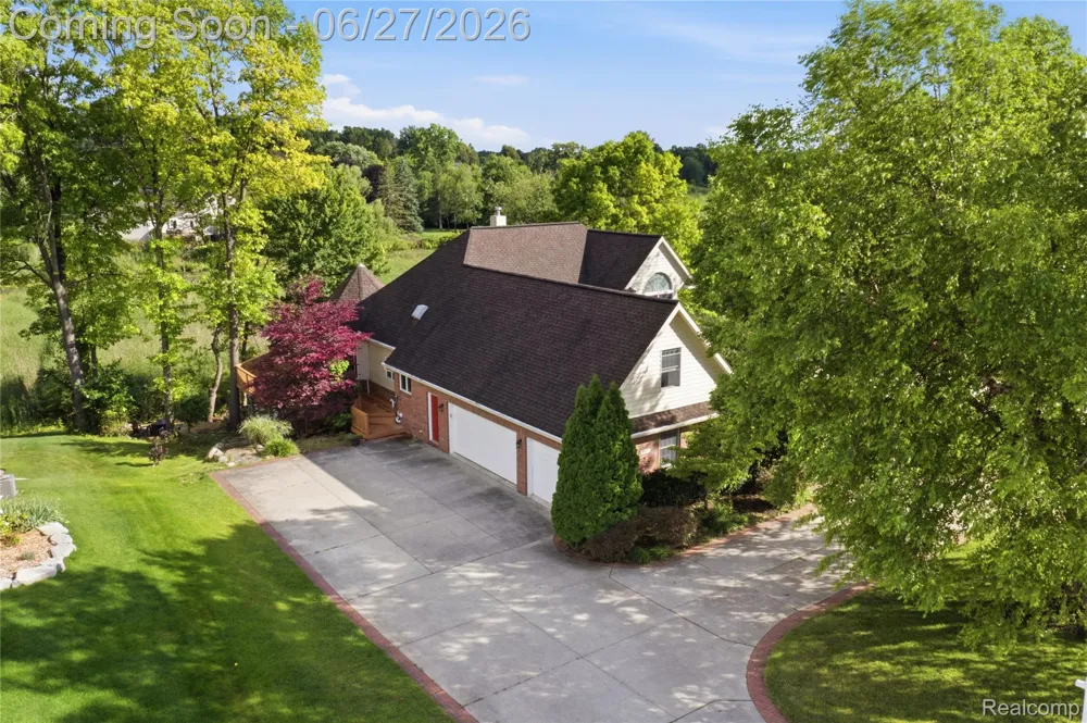 9015 Huron Bluffs Drive White Lake Charter Township, MI 48386