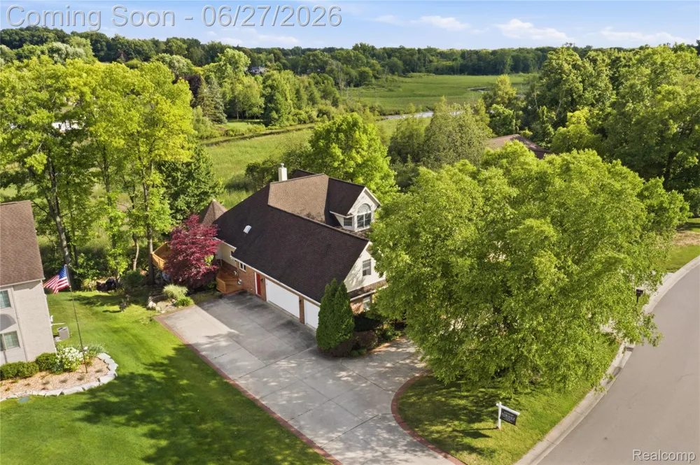 9015 Huron Bluffs Drive White Lake Charter Township, MI 48386